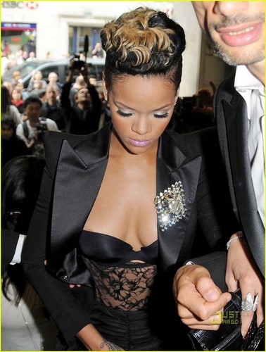  Rihanna in Paris