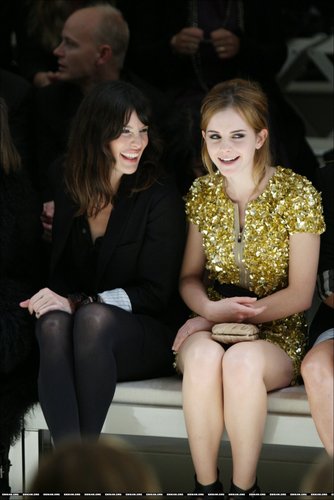  http://gallery.ewva.net/albums/otherevents/LFW09-Burberry/normal_09069113.jpg