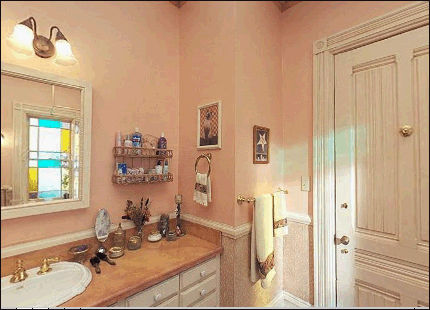  manor;) cucina and bathroom;)